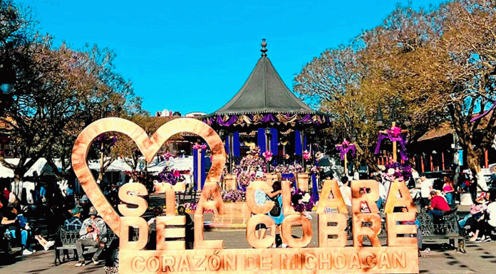 Salvador Escalante da inicio a su tradicional Festival de Día de Muertos