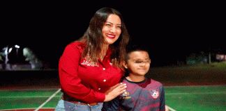 Inaugura Mónica Valdez alumbrado en cancha deportiva de La Escondida