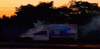 Ciudadanos evitan incendio de vehículo en Nueva Italia gracias a rápida intervención