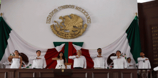 Otorga 76 Legislatura Presea “Constitución de 1814” a Felipe Orlando Aragón Andrade