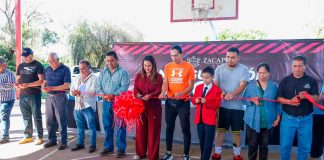 Moni Valdez inauguró la techumbre en cancha multideportiva en Tiríndaro impulsando al deporte y la convivencia familiar