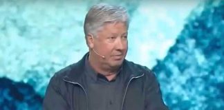 Líder espiritual de Trump es condenado a sólo 6 meses de prisión por abusar de una niña