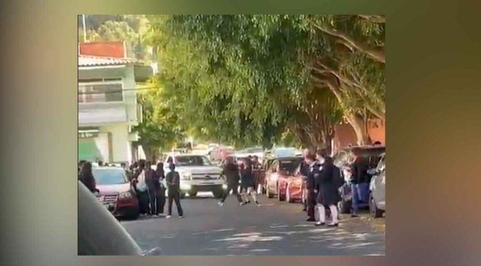 #VIDEO || Pelea entre alumnas de la Secundaria Técnica 77 sorprende en Morelia