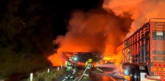 Enfrentamiento entre delincuentes y la GN desata quema de vehículos