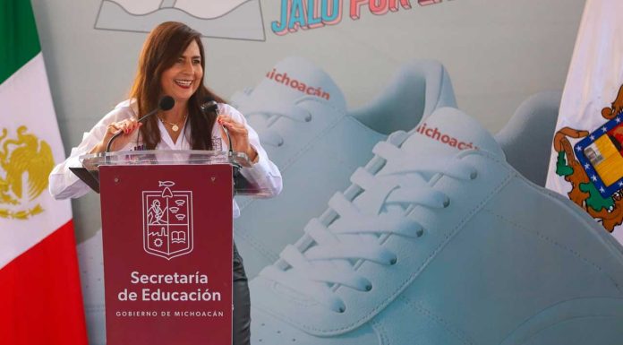 Gabriela Molina arranca entrega de tenis en Uruapan