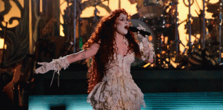 Chappell Roan brilla en el segundo día del Corona Capital 2025 con una puesta escénica impresionante