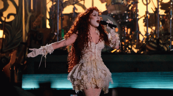 Chappell Roan brilla en el segundo día del Corona Capital 2025 con una puesta escénica impresionante