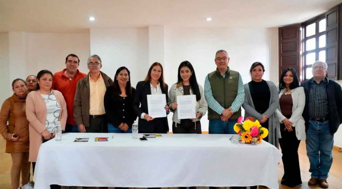 Gobierno de Ario firma convenio en materia educativa para ampliar oportunidades de desarrollo académico