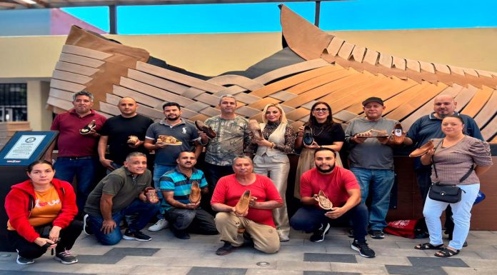 Omega Vázquez, coordinadora de la Secretaría de Economía, en apoyo a los artesanos michoacanos