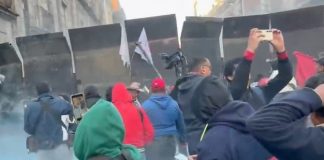 Estalla la tensión en el Zócalo: CNTE desafía el cerco en Palacio Nacional