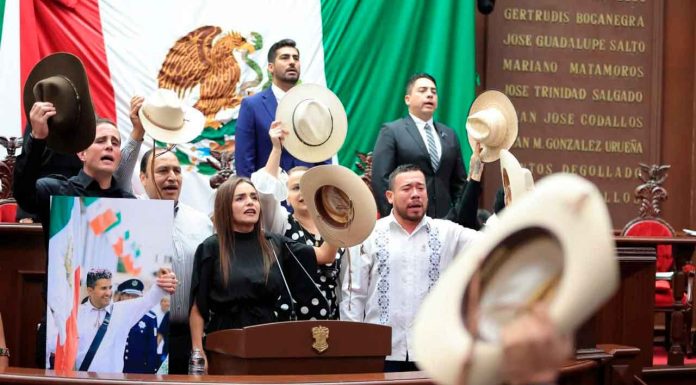 Al movimiento del sombrero no lo callaron, porque aquí sigo firme: Grecia Quiróz