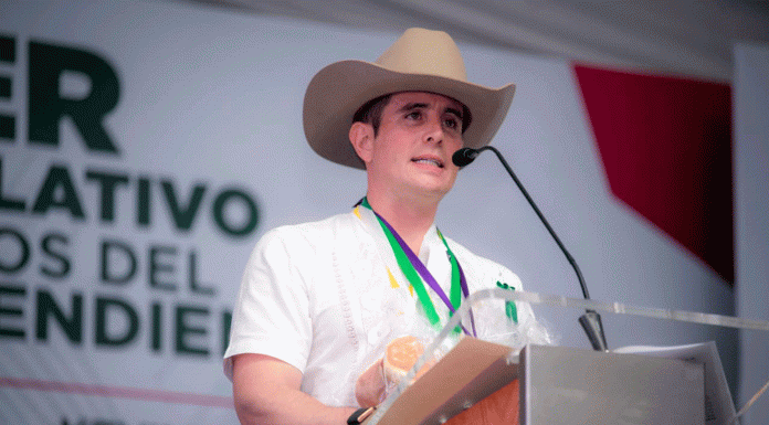 Diputado provoca indignación por mensaje ofensivo