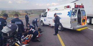 Madre e hijo resultan heridos tras derrapar en motocicleta en el Libramiento Oriente de La Piedad