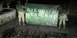 Guardia Nacional y Ejército Mexicano aseguran arsenal, droga y vehículos, en Huetamo