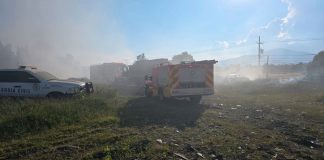 Se registra incendio de pastizal en predio a espaldas de un corralón, en Morelia