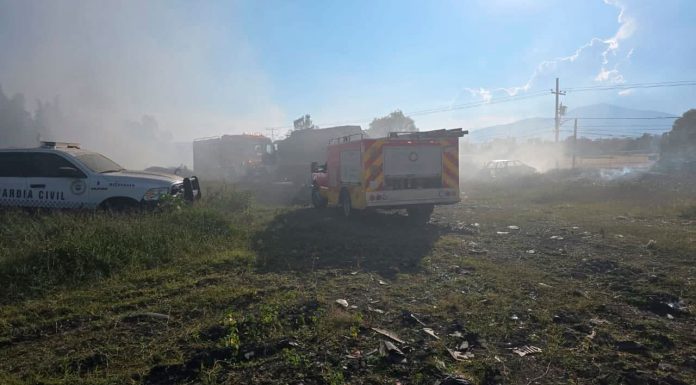 Se registra incendio de pastizal en predio a espaldas de un corralón, en Morelia