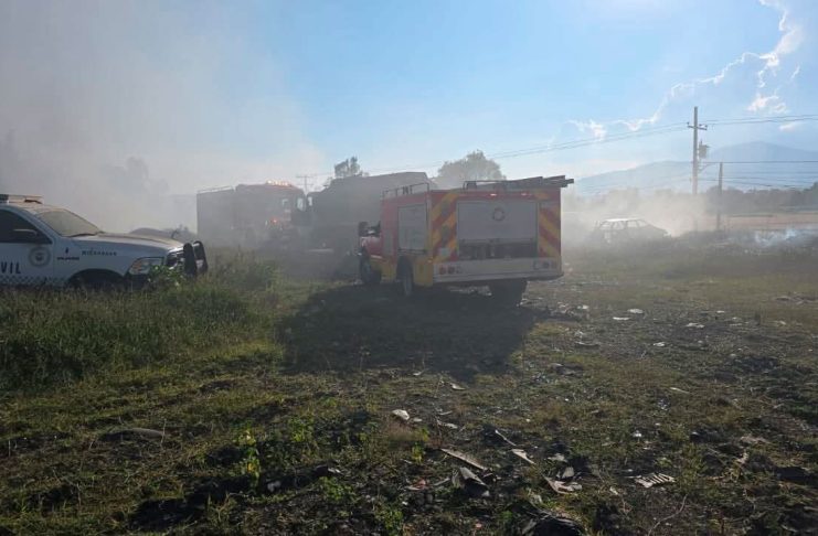 Se registra incendio de pastizal en predio a espaldas de un corralón, en Morelia