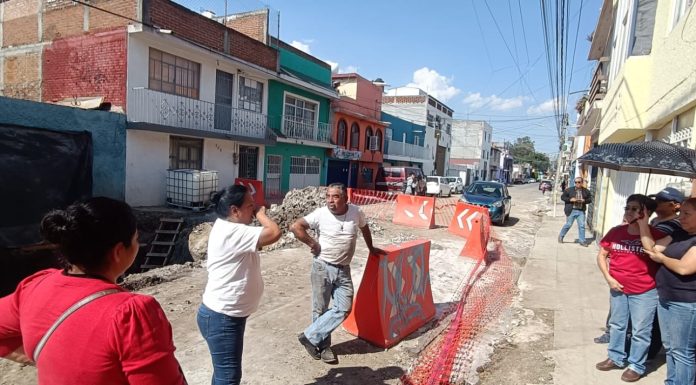 Vecinos de Felicitas del Río amenazan con bloquear obra del teleférico por afectaciones en su calle