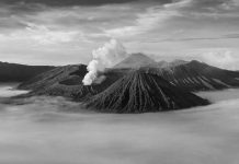 Erupción volcánica obliga a evacuar a más de mil personas en Indonesia