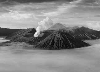 Erupción volcánica obliga a evacuar a más de mil personas en Indonesia