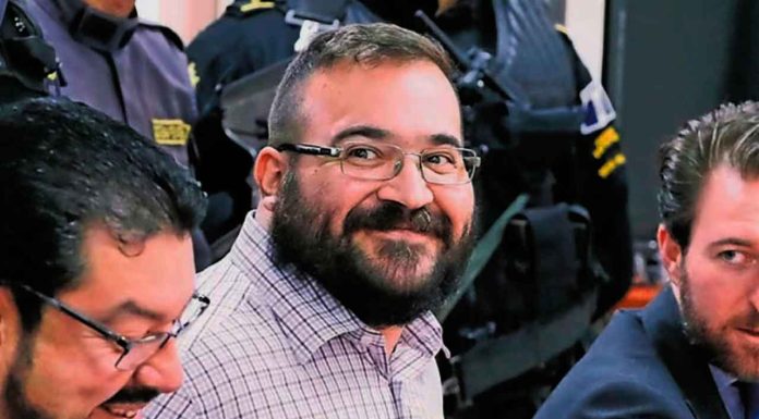 Posponen audiencia para definir si Javier Duarte será procesado por desaparición forzada; colectivos exigen justicia