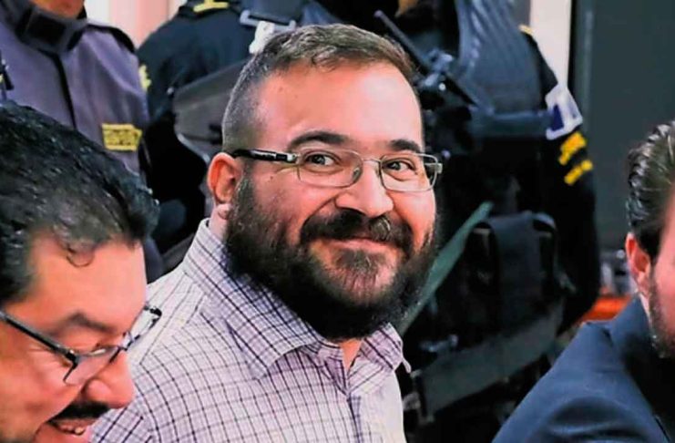 Posponen audiencia para definir si Javier Duarte será procesado por desaparición forzada; colectivos exigen justicia