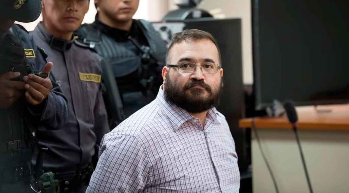 Juez niega libertad anticipada a Javier Duarte; FGR expone mala conducta en prisión