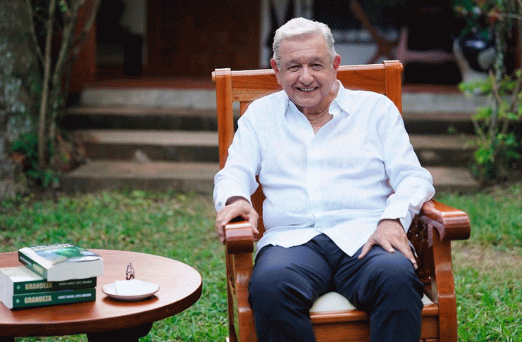 Andrés Manuel López Obrador presenta su nuevo libro “Grandeza”
