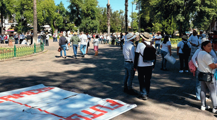 Morelianos se reúnen para marchar por La Paz del país