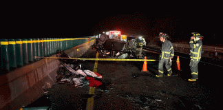 Un fallecido y una mujer herida tras choque volcadura, en la autopista Siglo XXI