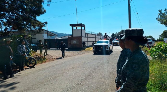 Se reúne Omar García Harfuch, con autoridades y sector empresarial, en Uruapan