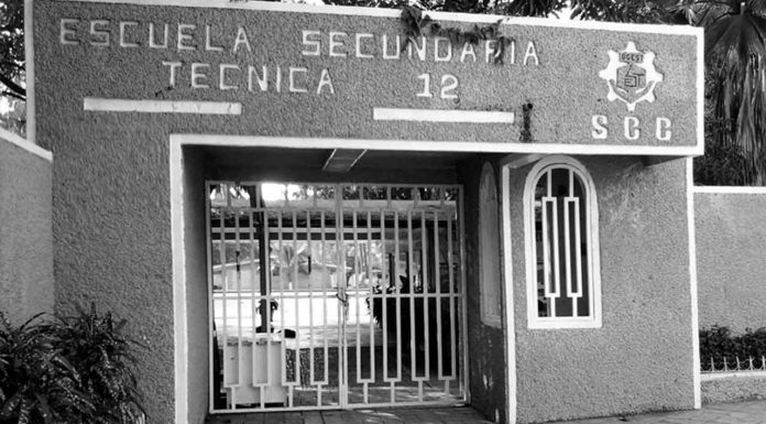 FGE investiga video de menor que amenaza a maestras en Lázaro Cárdenas.