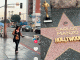 #VIRAL__Ciudadana rinde homenaje a Carlos Manzo con una estrella simbólica en el Paseo de la Fama de Hollywood