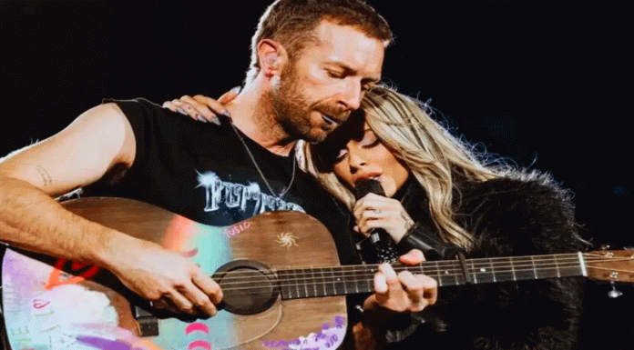 Chris Martin sorprende a todos en el show de Tini Stoessel en Tecnópolis