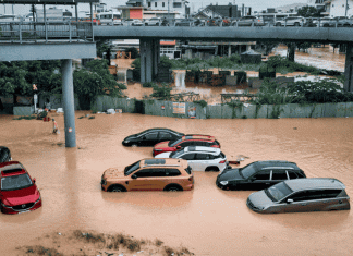 Lluvias torrenciales dejan más de 55 muertos en Vietnam y mantienen a miles sin electricidad