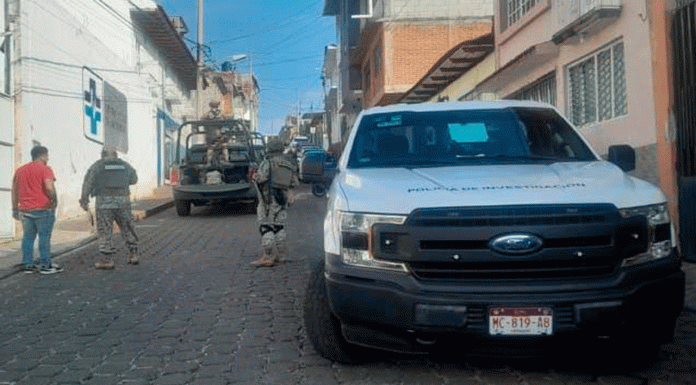 Niña sufre herida letal al jugar con una pistola en Tacámbaro