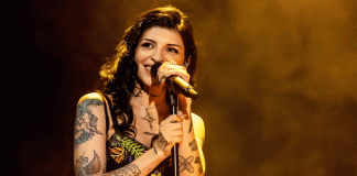 Cazzu detiene su concierto en Chile y regaña a fans por gritos contra Nodal