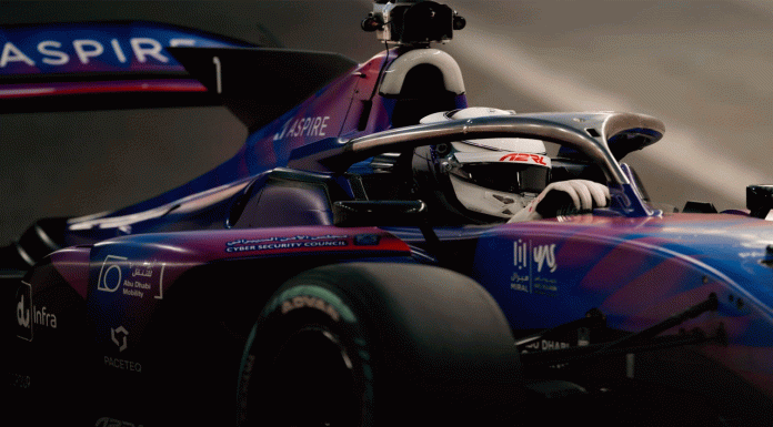 Kvyat pierde ante un coche manejado por Inteligencia Artificial
