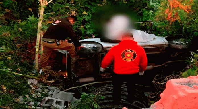 Fatal volcadura en Jiquilpan deja tres muertos y un herido