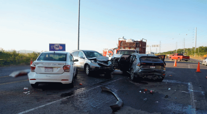 Fatal carambola vehicular en Zamora, deja un motociclista sin vida y dos lesionados
