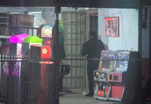 Criminales balean tienda de abarrotes; no hay lesionados