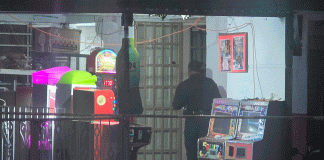 Criminales balean tienda de abarrotes; no hay lesionados