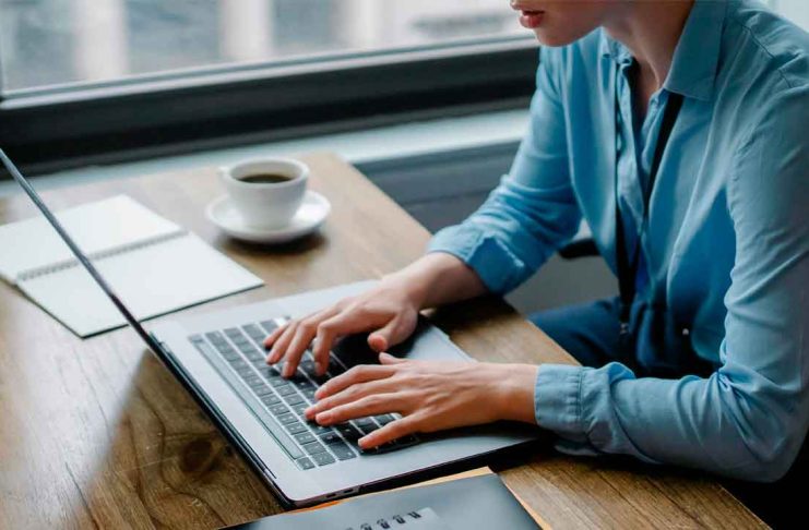 Crece la demanda laboral en el sector servicios en México: impacto social y desafíos