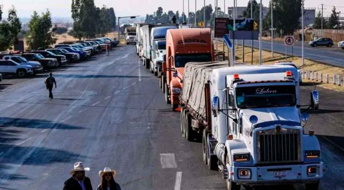 Manifestantes Retiran Bloqueos en Carreteras Tras Cuatro Días; Continúa Mesa de Diálogo con Segob