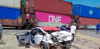 Taxi es embestido al tratar de ganarle el paso al Tren en Gabriel Zamora