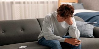 “Raw dogging boredom”: el reto viral de la Generación Z que invita a abrazar el aburrimiento