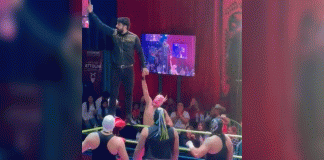 #VIDEO /Diputado Antonio Attolini rinde informe legislativo con espectáculo de lucha libre en Torreón