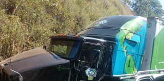 Hombre muere prensado tras choque vehicular en la autopista Uruapan-Pátzcuaro