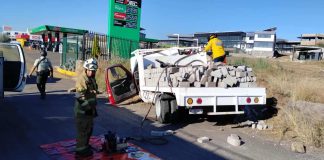 Choque de camioneta materialista deja 1 herido en la Morelia-Pátzcuaro