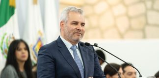 Impulso federal a educación llevará becas a más de 892 mil estudiantes: Bedolla